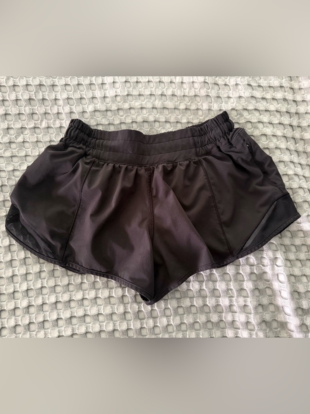 LuLuLemon Hottie Hot 2.5” Shorts size 4 Black